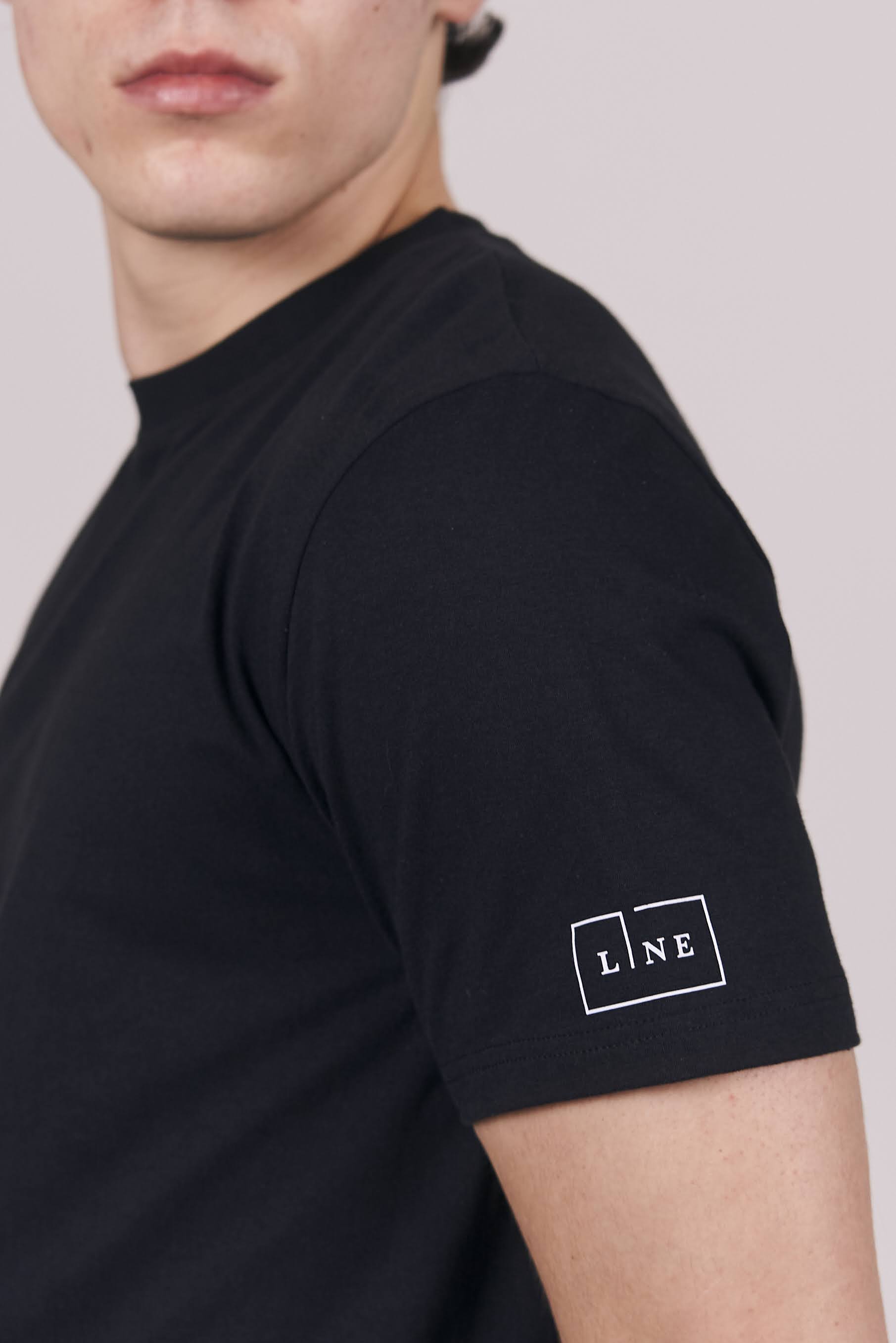 Crew neck black T-shirt