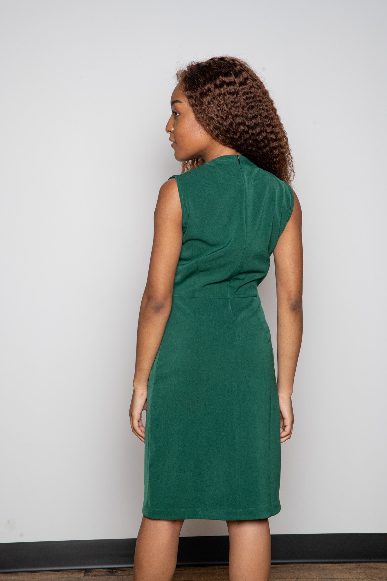 Elegant Green Sleeveless Sheath Dress
