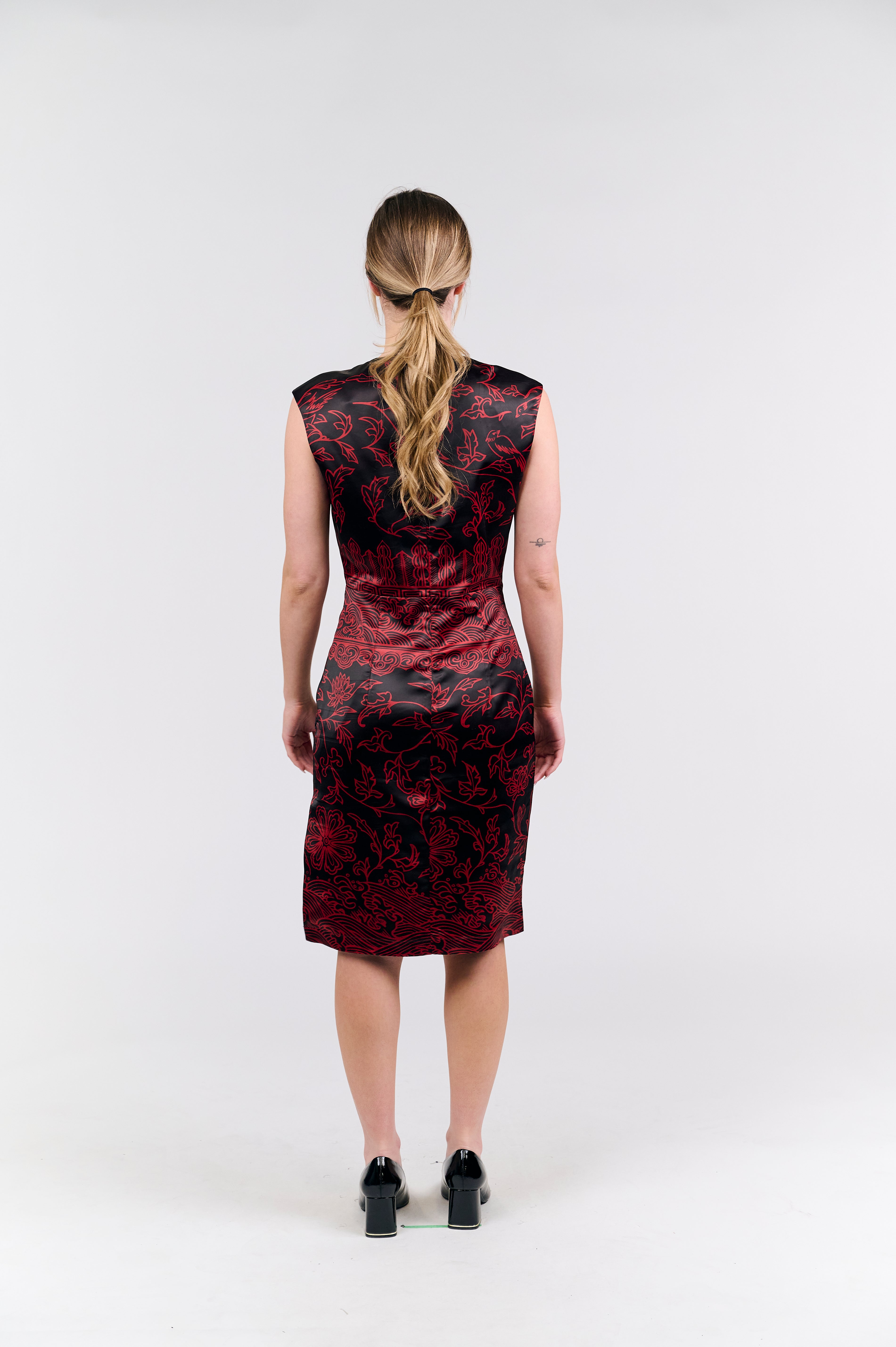 Elegant Black and Red Floral Satin Midi Dress