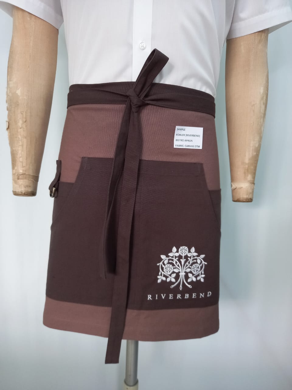 BROWN BISTRO APRON with pockets and leather detail